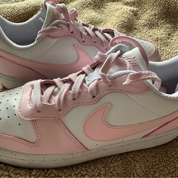 Nike Pink and White Sneakers Low-Top Casual - Picture 3 of 3